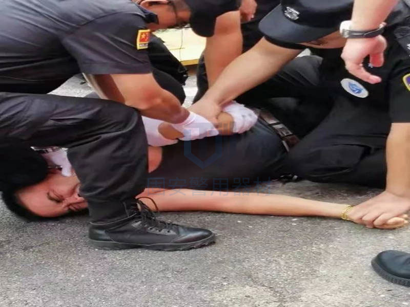 又一明星任達華被刺，這不是非逼著華哥穿防刺服嗎？